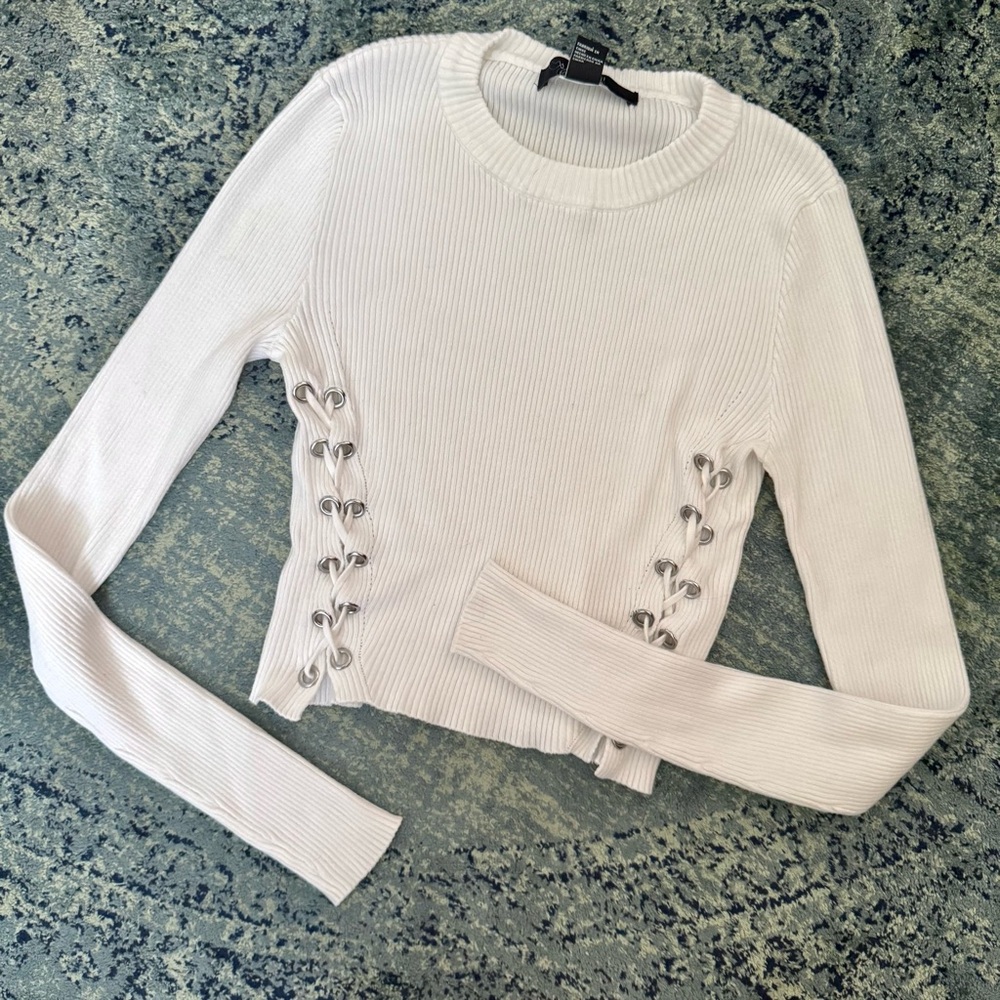 Junior Women’s (M) White Ribbed Sweater Top with Lace-Up Sides
